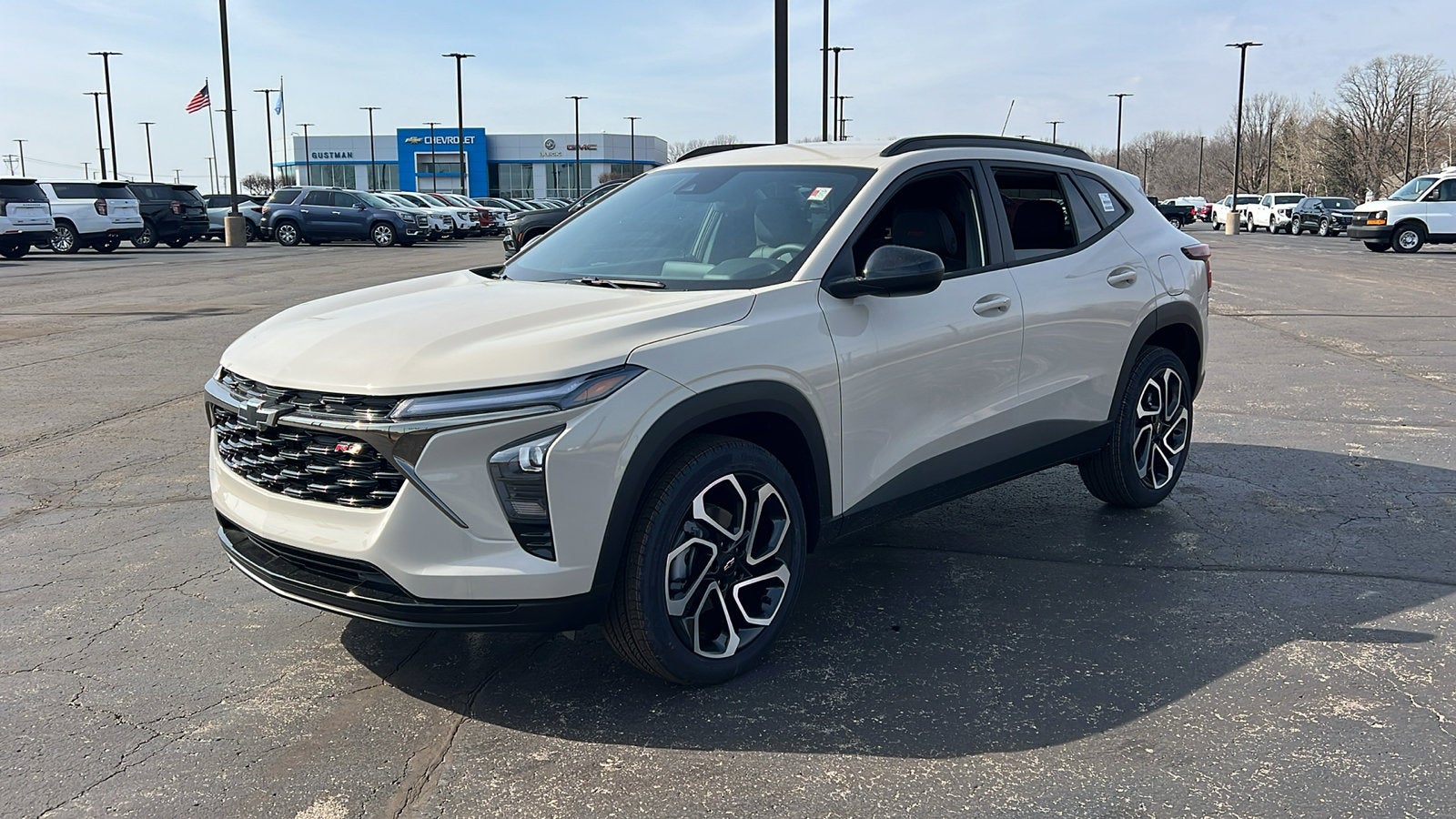 2026 Chevrolet Trax 2RS in White Sands — front three-quarter view